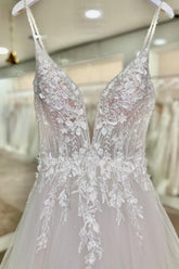 Fashionable White V-Neck Spaghetti Strap A-Line Sleeveless Tulle Wedding Dresses With Appliques